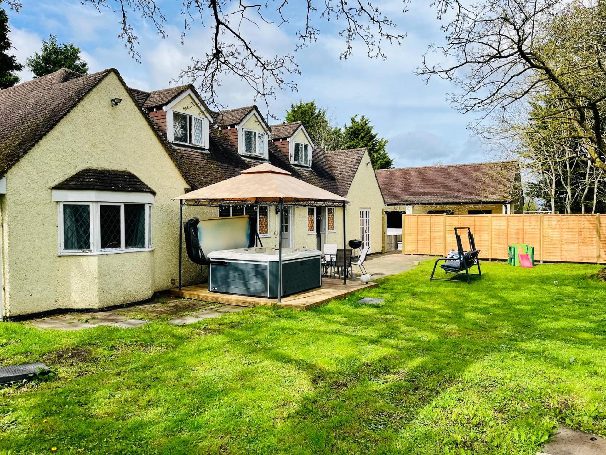 Rural Lodge Stay In Windsor! Hot Tub! Sleeps 20 Bray Zewnętrze zdjęcie