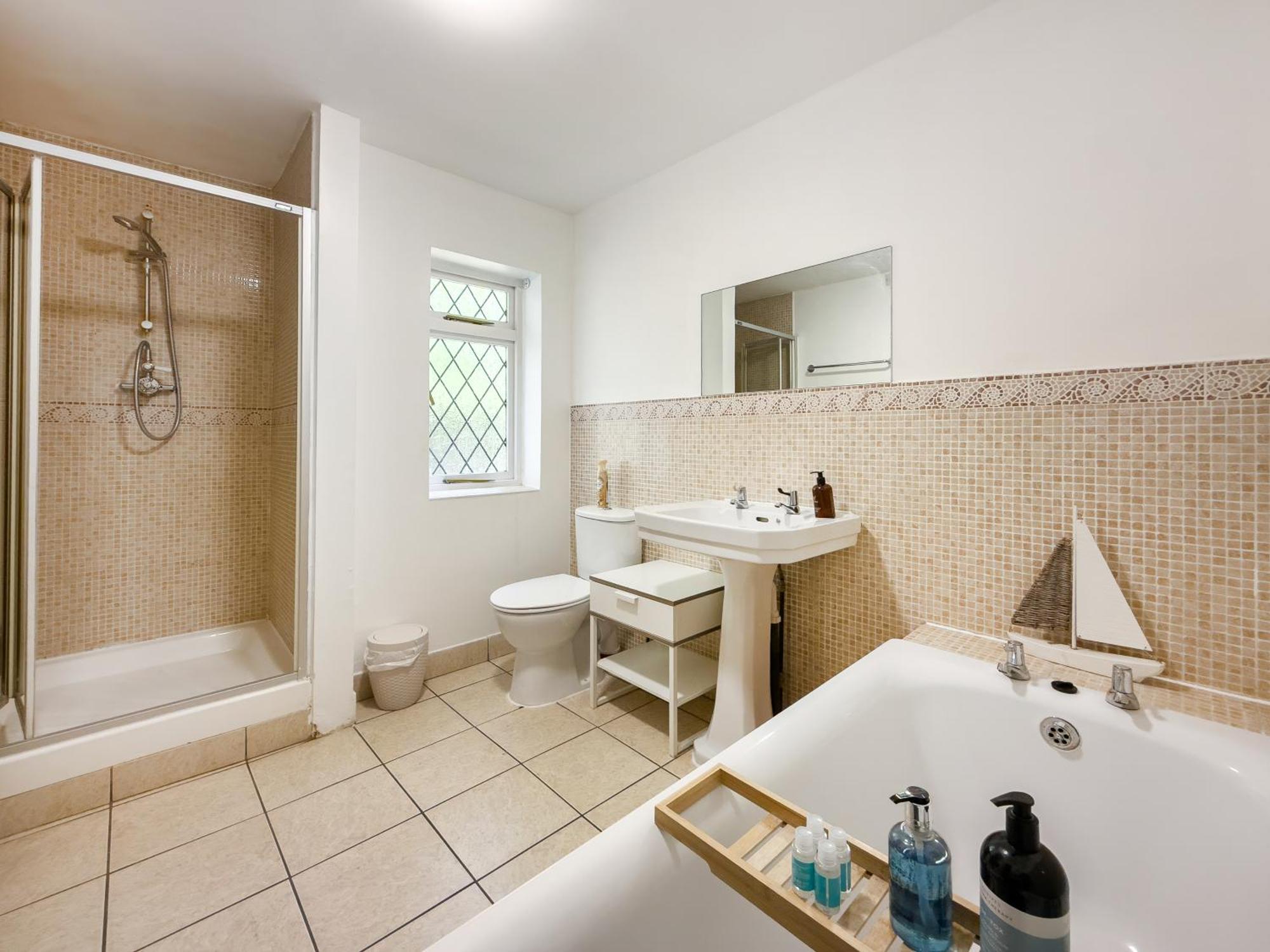 Rural Lodge Stay In Windsor! Hot Tub! Sleeps 20 Bray Zewnętrze zdjęcie