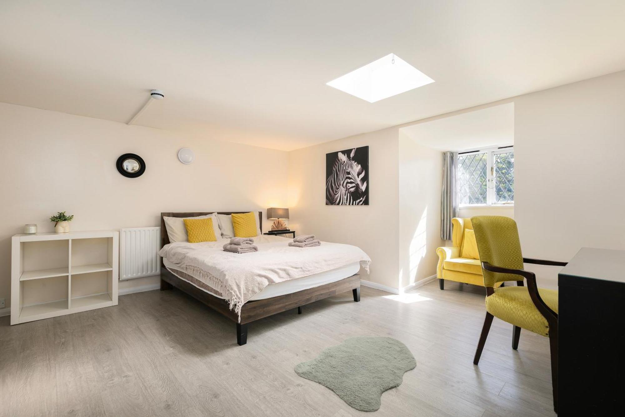 Rural Lodge Stay In Windsor! Hot Tub! Sleeps 20 Bray Zewnętrze zdjęcie