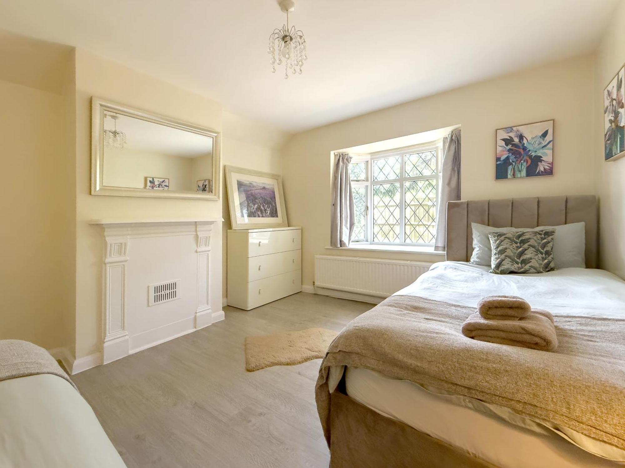 Rural Lodge Stay In Windsor! Hot Tub! Sleeps 20 Bray Zewnętrze zdjęcie