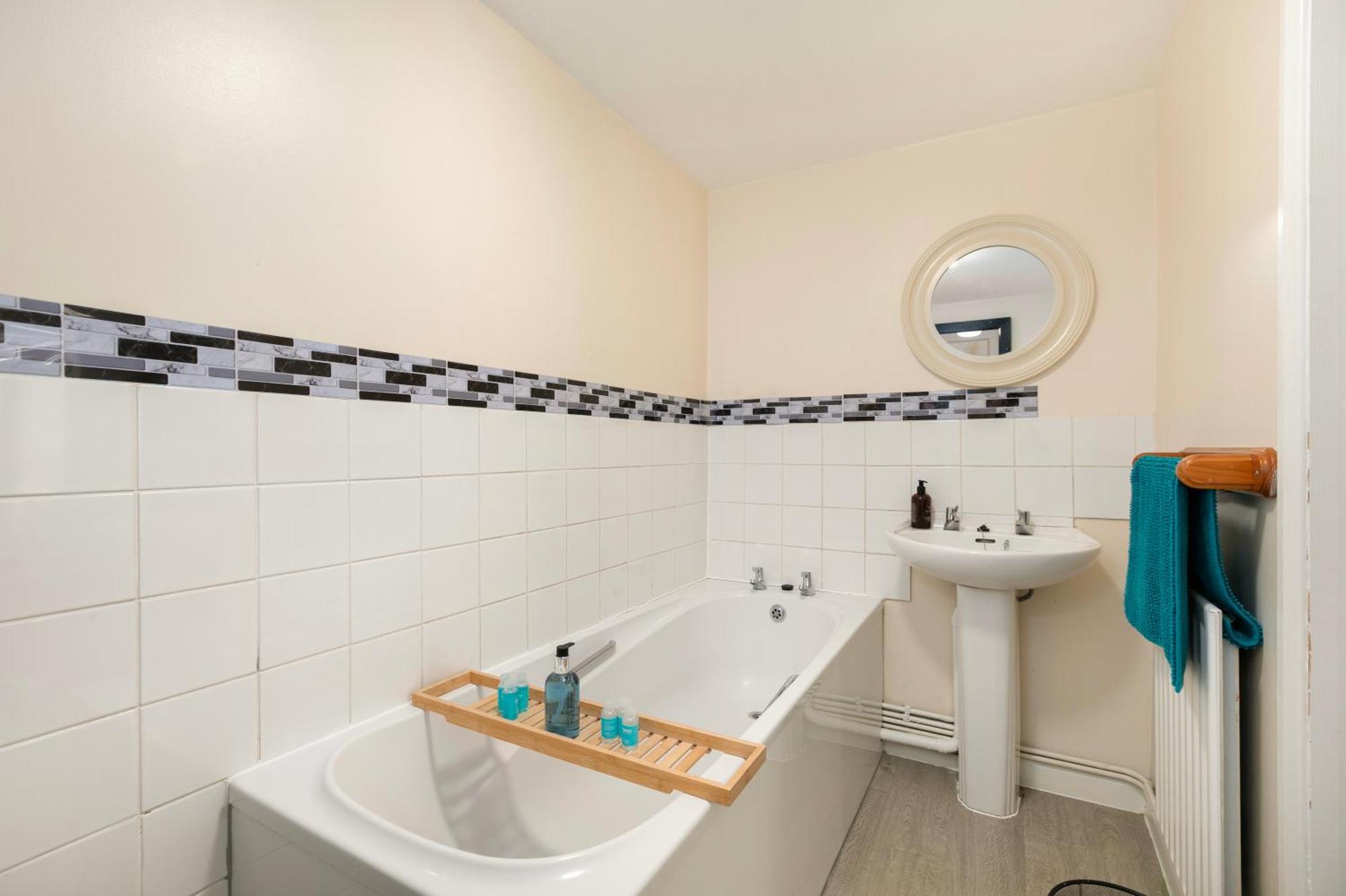 Rural Lodge Stay In Windsor! Hot Tub! Sleeps 20 Bray Zewnętrze zdjęcie