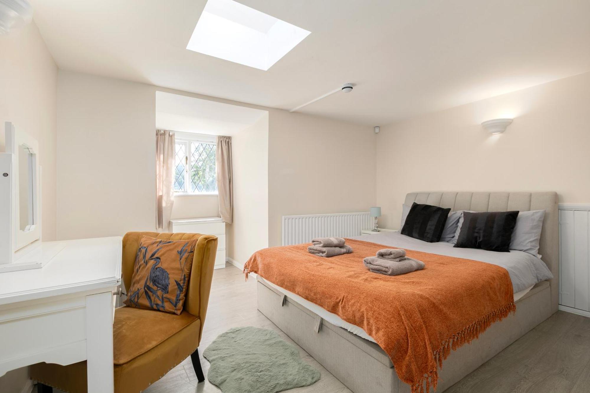 Rural Lodge Stay In Windsor! Hot Tub! Sleeps 20 Bray Zewnętrze zdjęcie