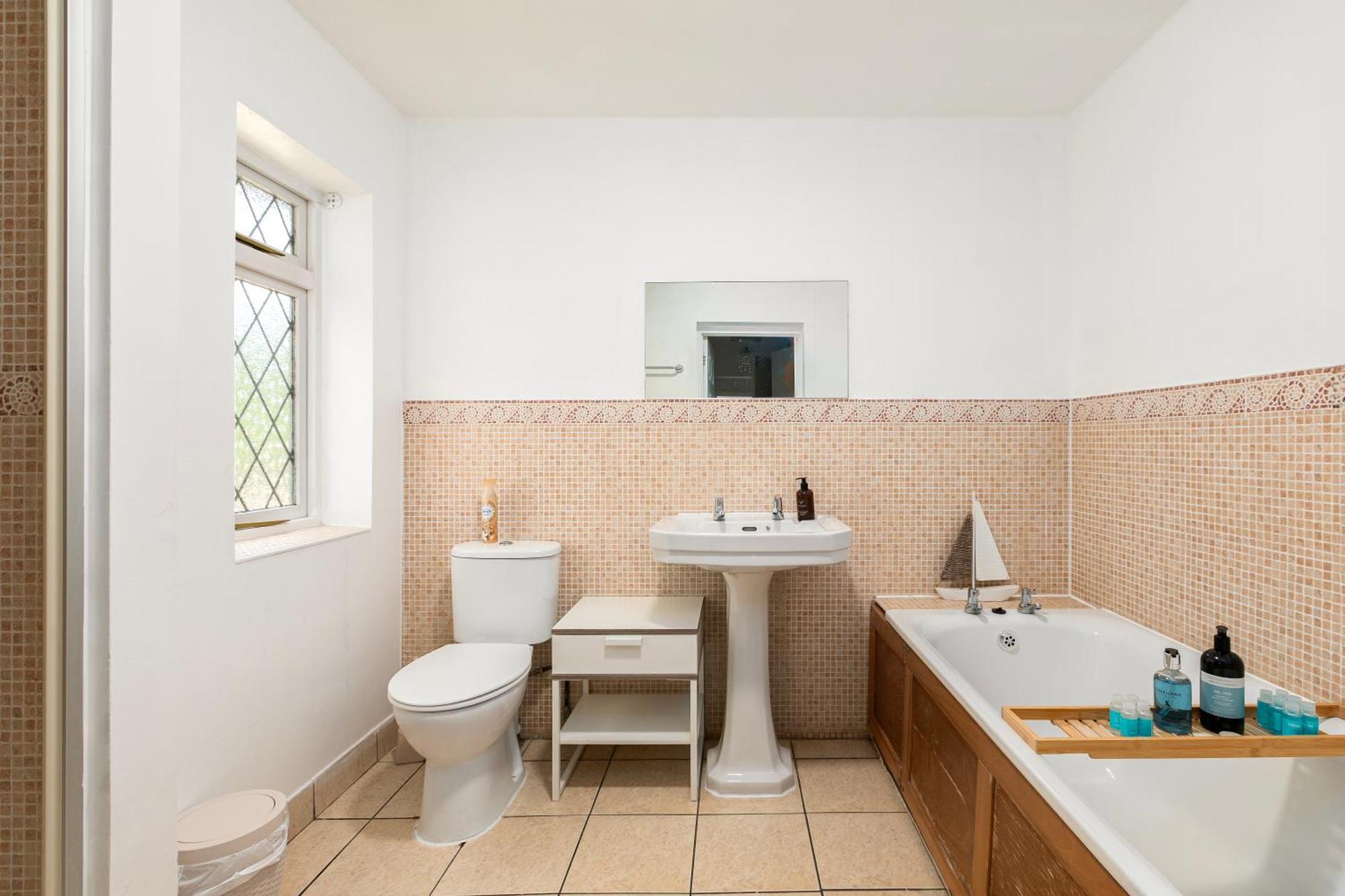 Rural Lodge Stay In Windsor! Hot Tub! Sleeps 20 Bray Zewnętrze zdjęcie