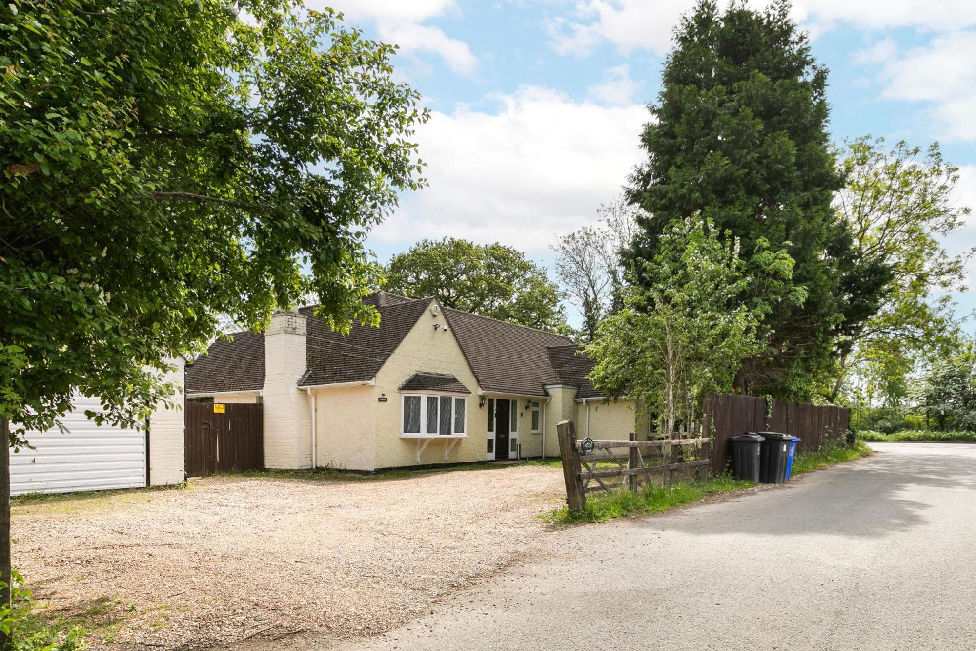 Rural Lodge Stay In Windsor! Hot Tub! Sleeps 20 Bray Zewnętrze zdjęcie