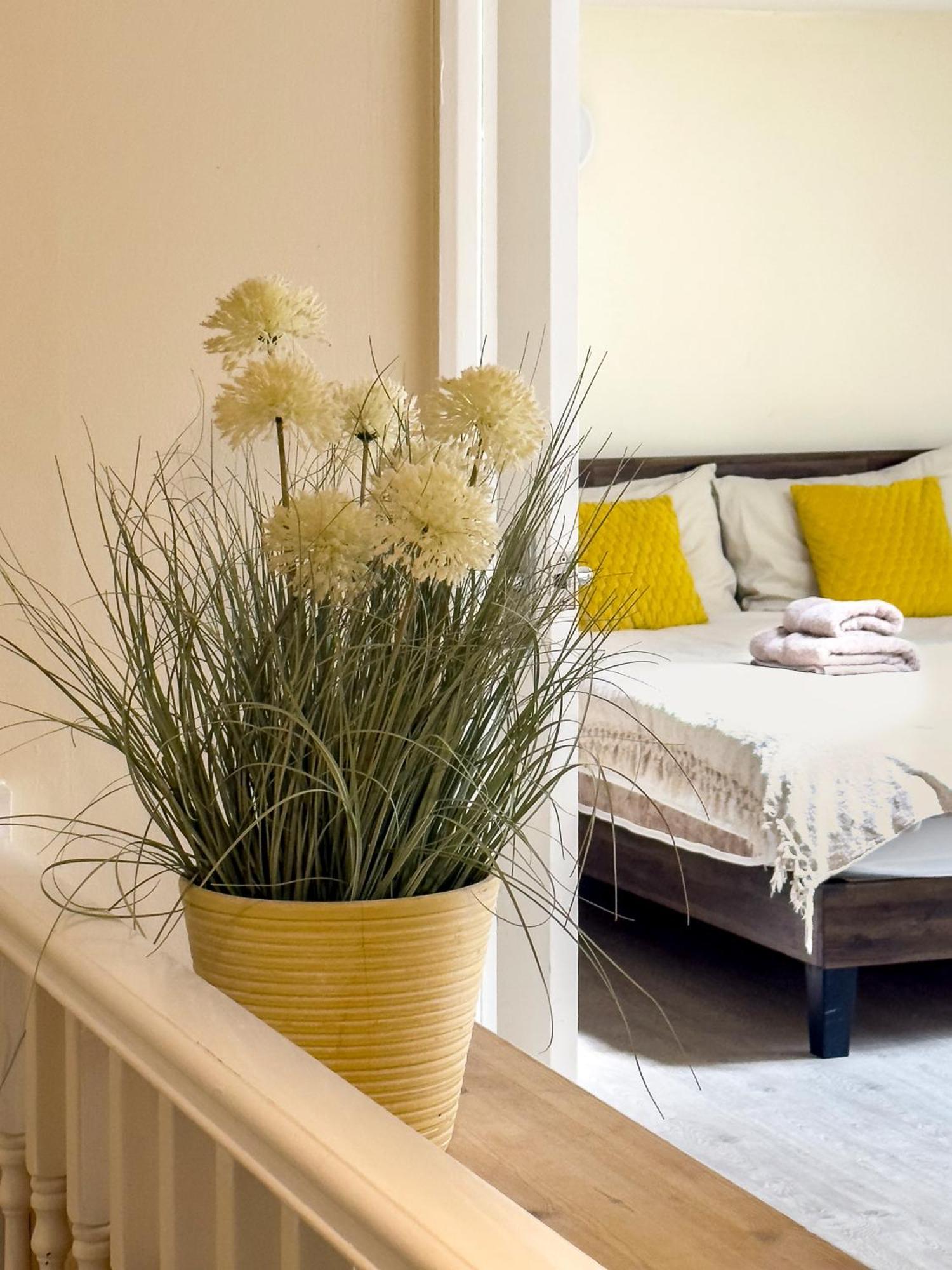 Rural Lodge Stay In Windsor! Hot Tub! Sleeps 20 Bray Zewnętrze zdjęcie