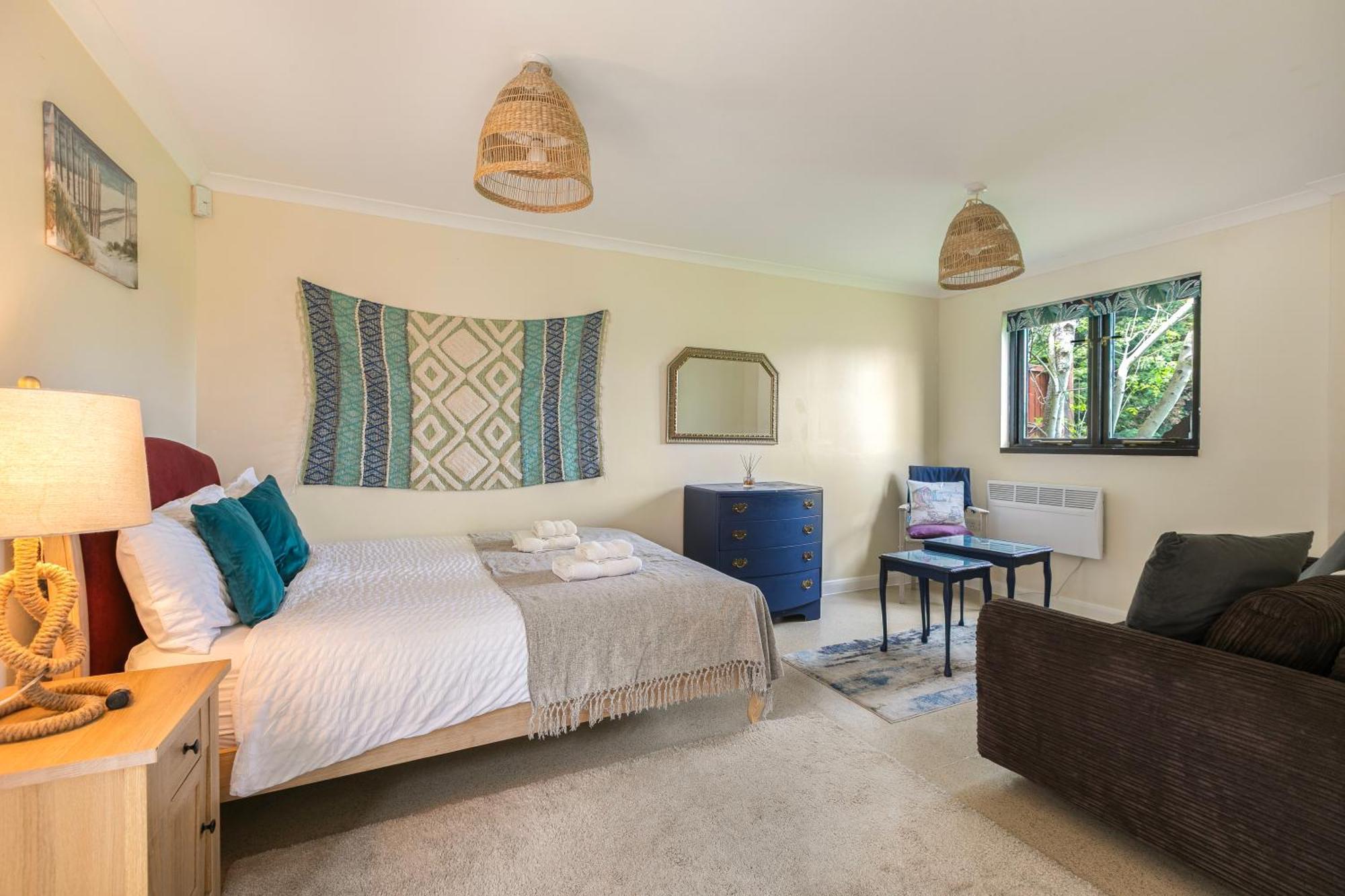 Rural Lodge Stay In Windsor! Hot Tub! Sleeps 20 Bray Zewnętrze zdjęcie